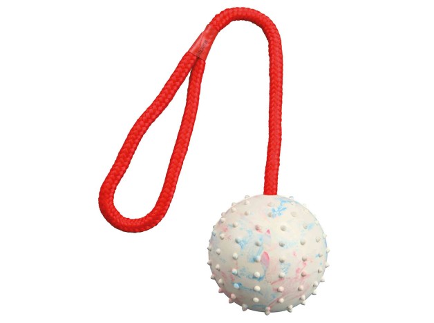 Pelota de caucho con cuerda y asa de Trixie, para jugar al tira y afloja con tu perro