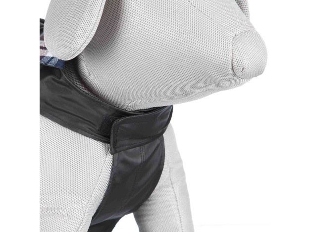 Capa Trixie Paris, Abrigo impermeable para perros. detalle del pecho